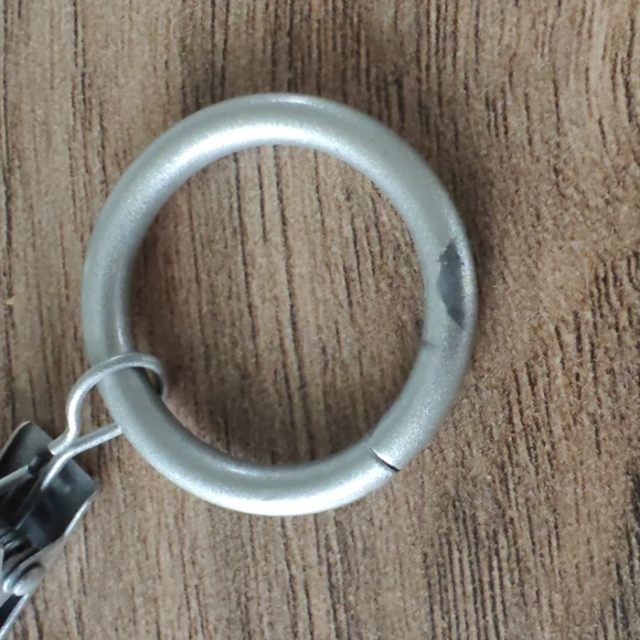 EUC Set of 10 curtain rings - Picture 3 of 3